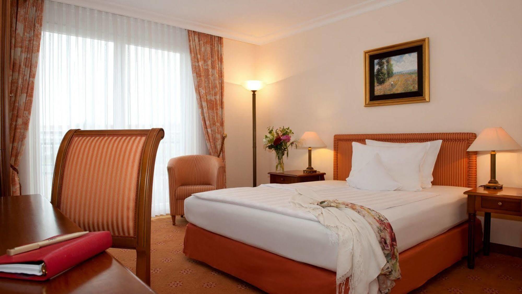 Hotel Victor's Residenz-hotel 4*